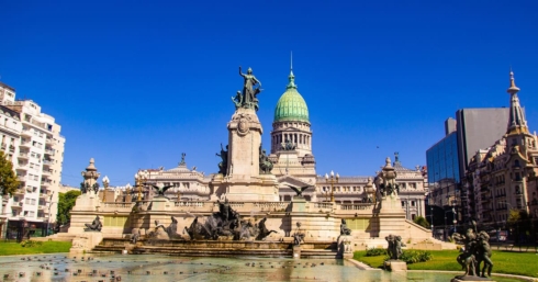 How to hire and pay contractors in Argentina